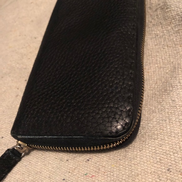 FENDI BLACK LEATHER WALLET, w/SERIAL NUMBER AT38134, zipper good - Picture 2 of 14